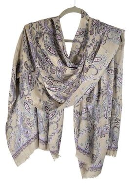 V FRAAS Scarf Wrap Lavender Paisley